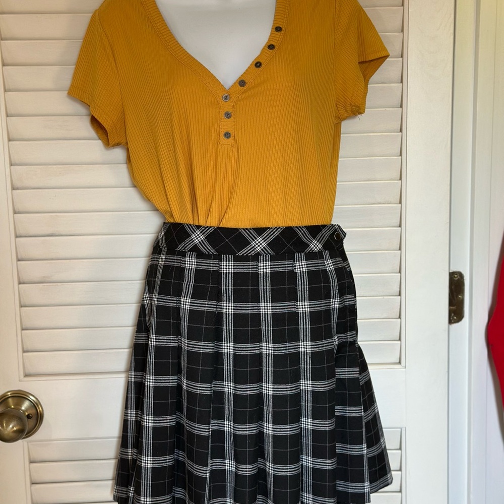 H&M Black and White Checkered Skater Skirt